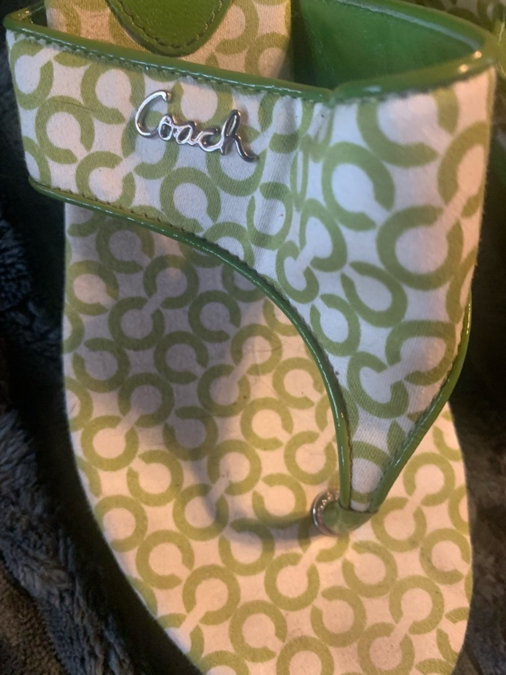 Coach women’s Green Signature Print Thong Sandals Felecia - Picture 2 of 7